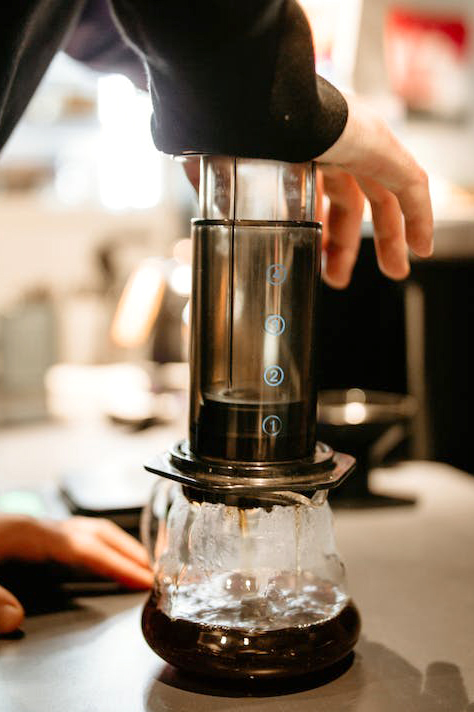 The whole process of how to make a great coffee with the AeroPress method