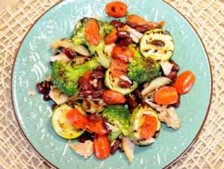 Red bean salad with green vegetables and tuna - Photo By Thanasis Bounas