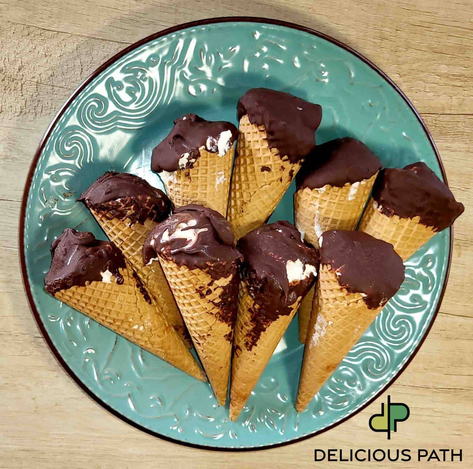 Vanilla Ice Cream Cones with Chocolate Wafer Bars and Chocolate Chips ...